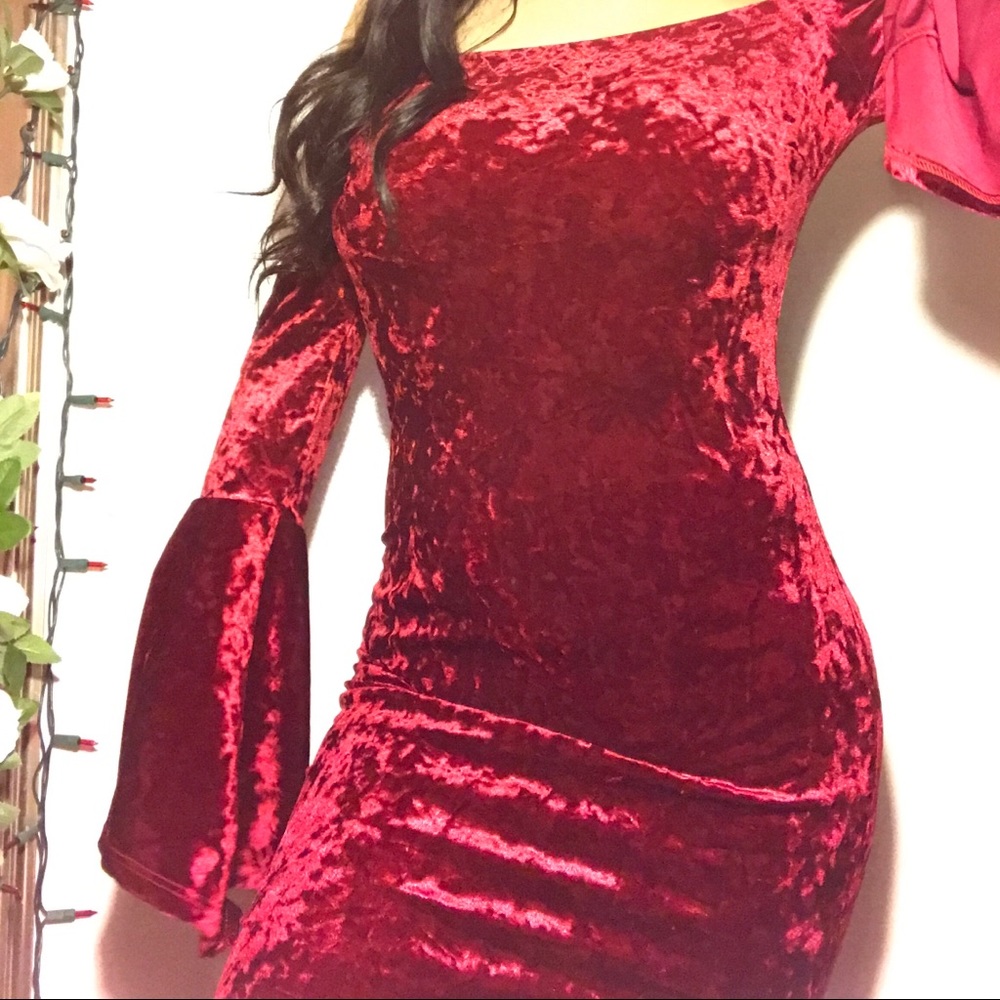 Silky burgundy dress😍😍😍